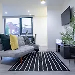 Royal Riverside Apartments Sheffield Centre - Opulent Living